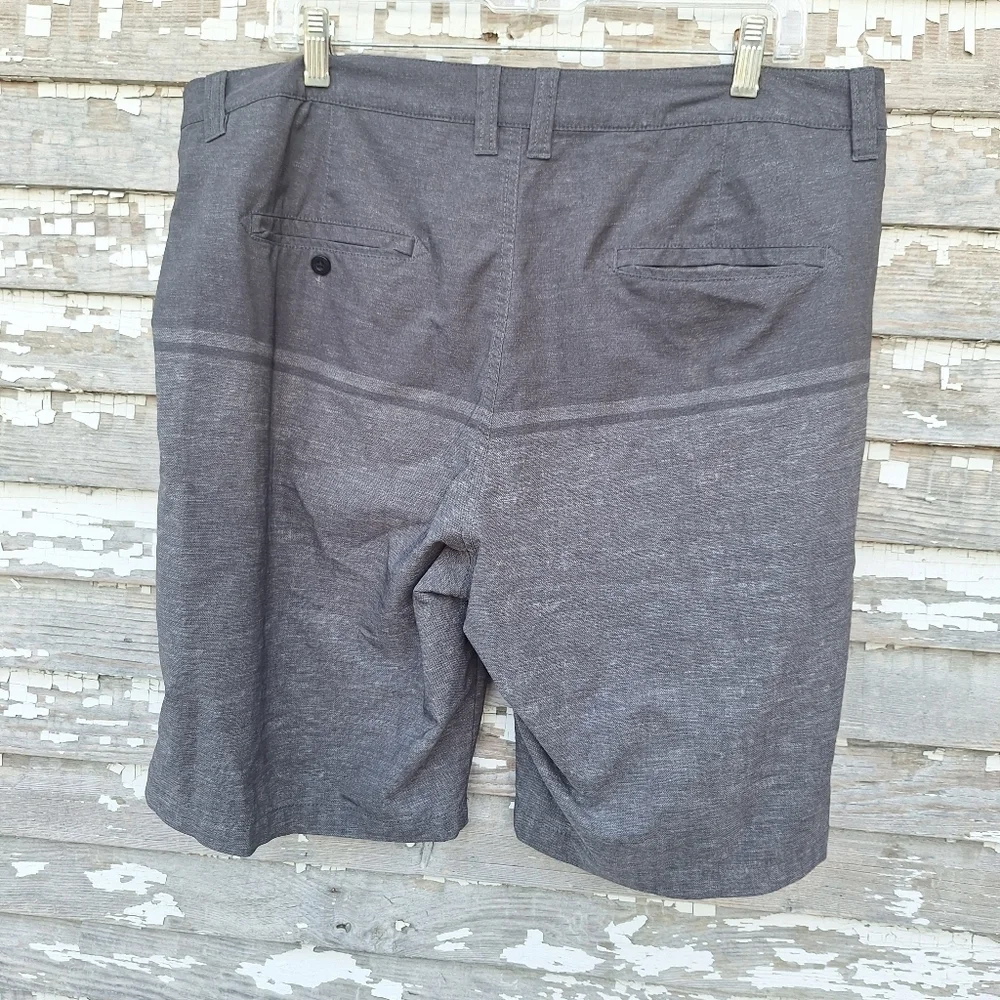 🌟 Travis Mathew Two Tone Gray Golf Shorts Size 36